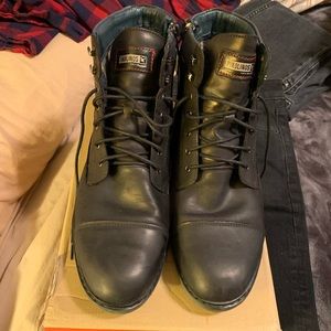 Pikolinos cap toe boots